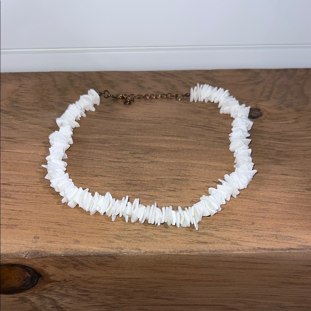 EUC - Vintage Elegant White Sea Shell Necklace